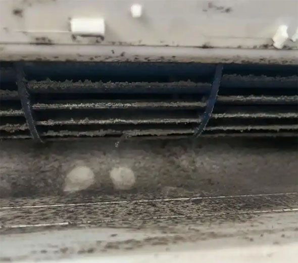 北戴河空调吹的风有股烧焦味是怎么回事